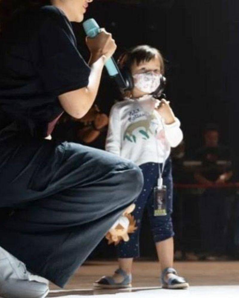 Instagram.com/zawinaraine