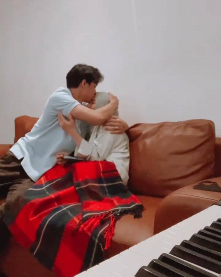 Instagram.com/rey_mbayang