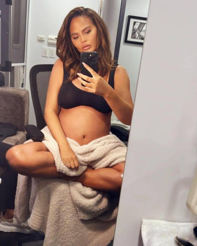 Instagram.com/chrissyteigen