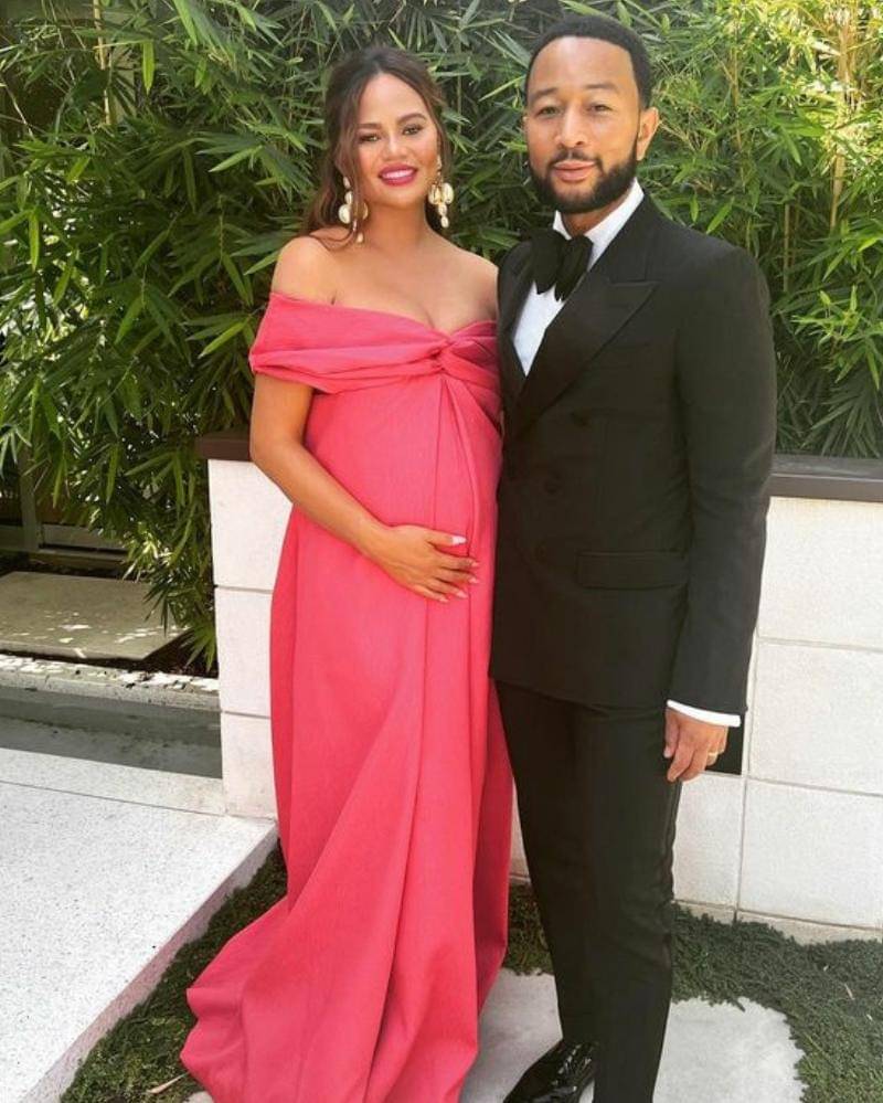 Instagram.com/chrissyteigen