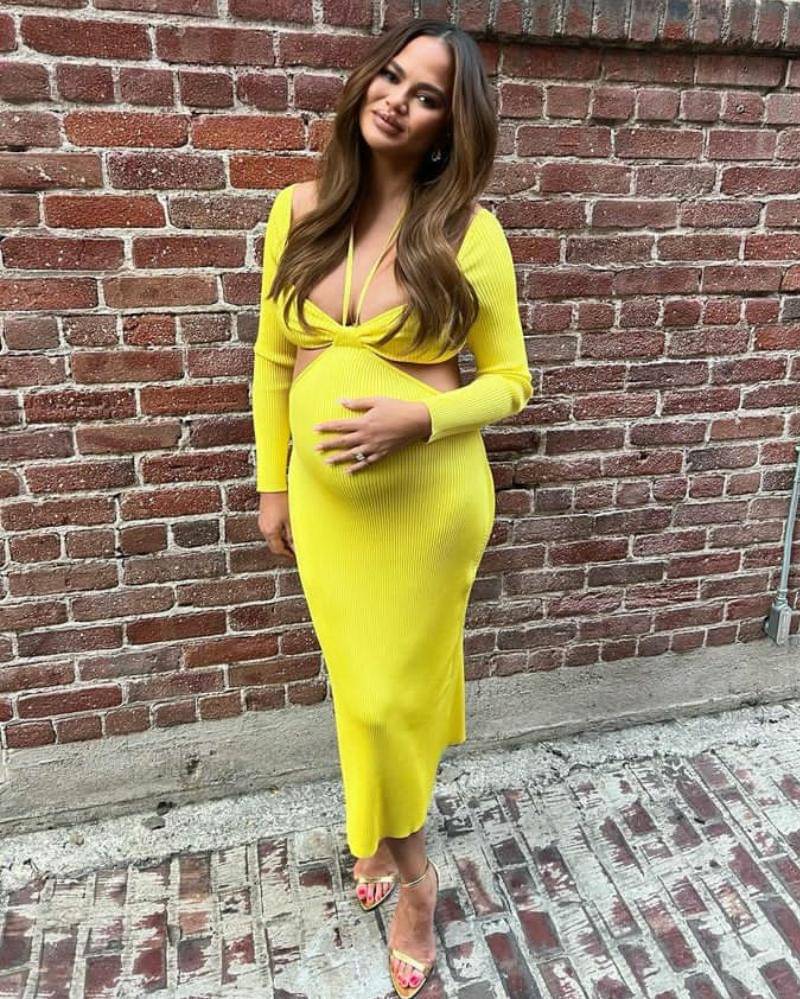 Instagram.com/chrissyteigen