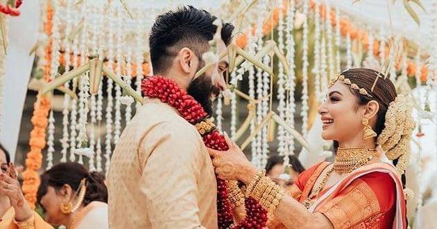 instagram.com/imouniroy