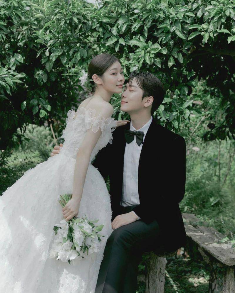 Instagram.com/yunakim