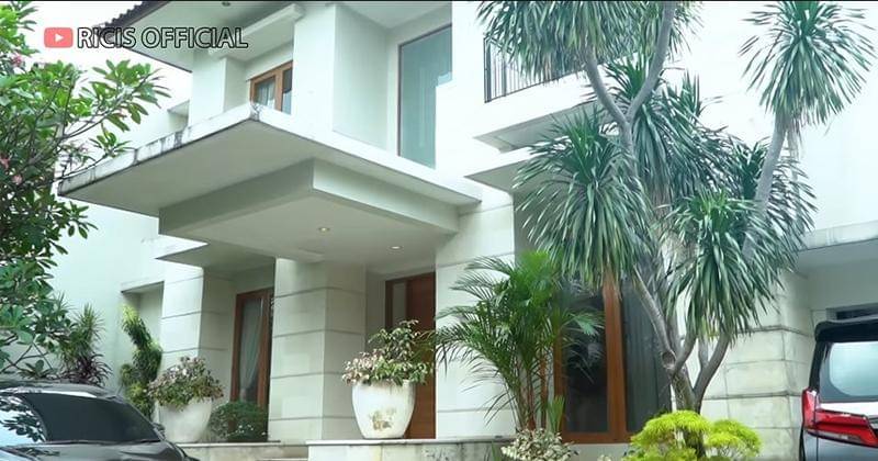 Youtube.com/Ricis Official