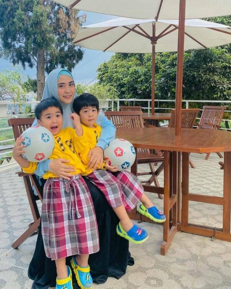 Instagram.com/apriljasmine85