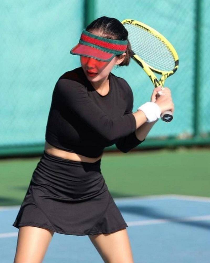 instagram.com/yunishara36