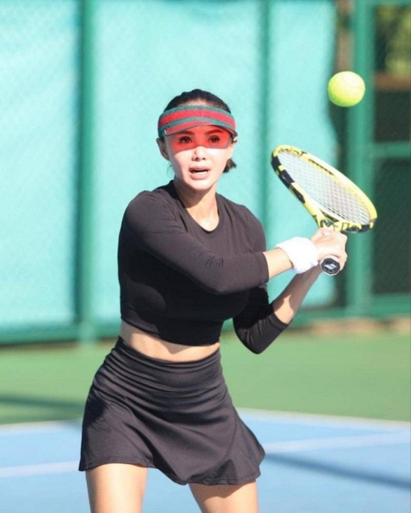 instagram.com/yunishara36