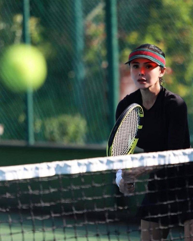 instagram.com/yunishara36