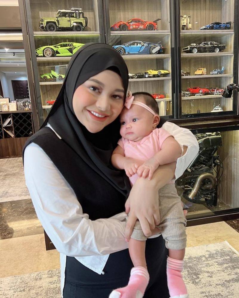 Instagram.com/aurelie.hermansyah