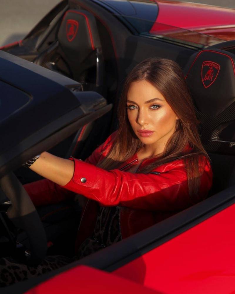 Instagram.com/loujainaj