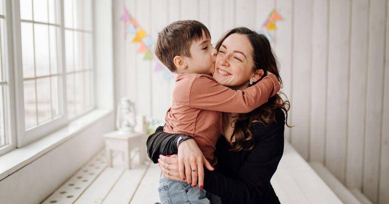 7 Cara Mengajarkan Anak Meminta Maaf, Biasakan sejak Kecil