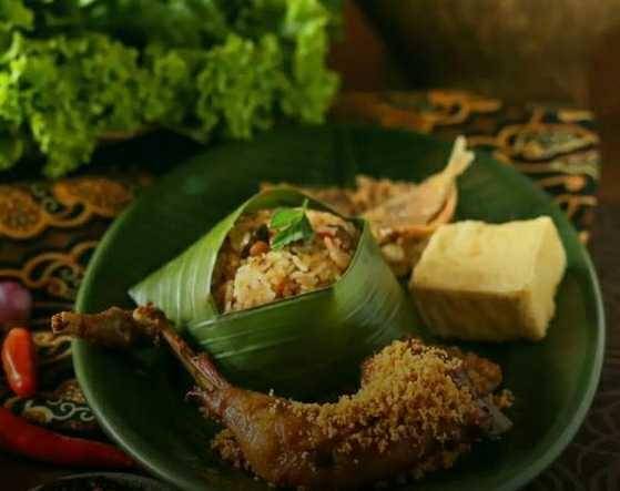 7 Tempat Wisata Kuliner Bekasi, Nyaman Untuk Makan Bareng Keluarga