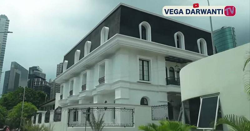 YouTube.com/Vega Darwanti TV