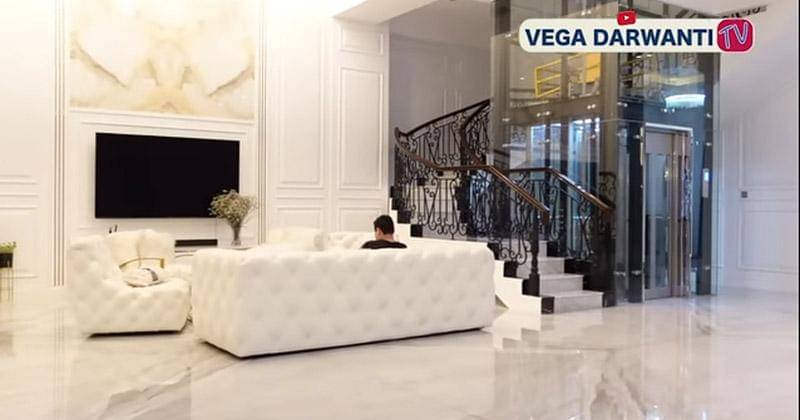 YouTube.com/Vega Darwanti TV