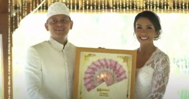 YouTube.com/Melanie Putria