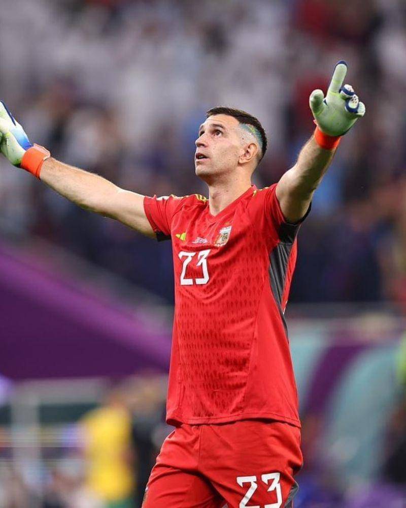 Instagram.com/emi_martinez26