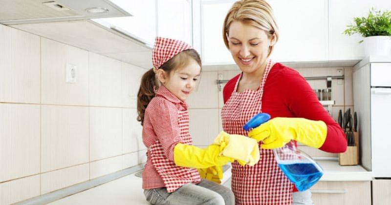 Ilustrasi tolong menolong - momfiles.com