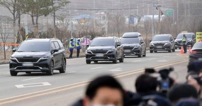 Twitter.com/RHayati02