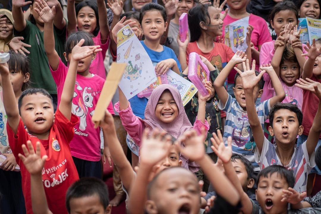 Keceriaan anak-anak di Saung Baca IDN Foundation saat lomba mewarnai. - (Dok. IDN Media)