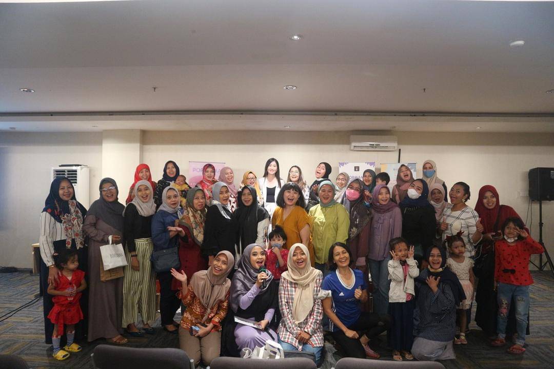 Kemeriahan  acara Popmama Arisan Surabaya di di Hotel 88 Embong Malang Surabaya. - (Dok. IDN Media)