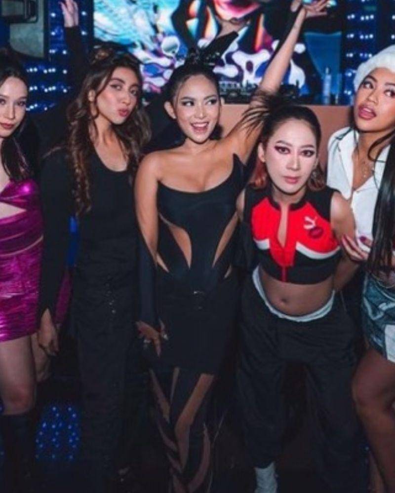 Instagram/Rachelvennya