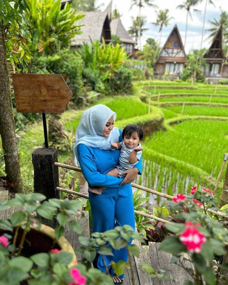 Instagram.com/@aurelie.hermansyah