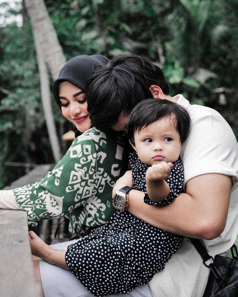 Instagram.com/@aurelie.hermansyah