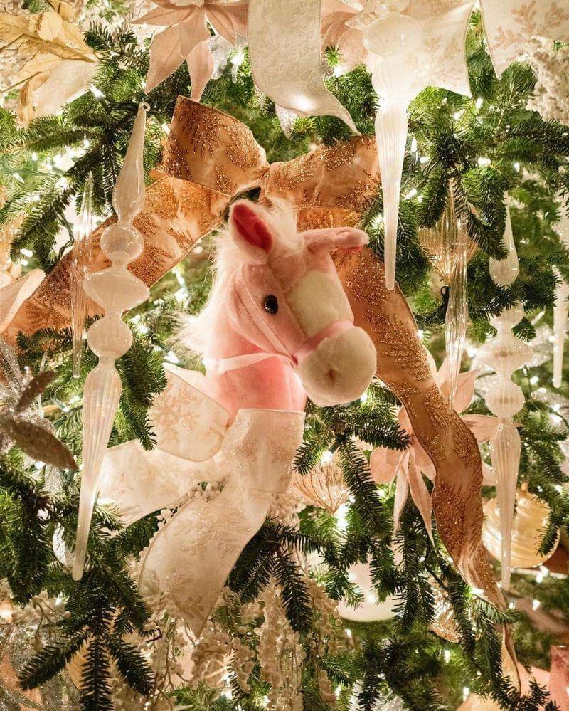 Instagram.com/@jenniferkgates