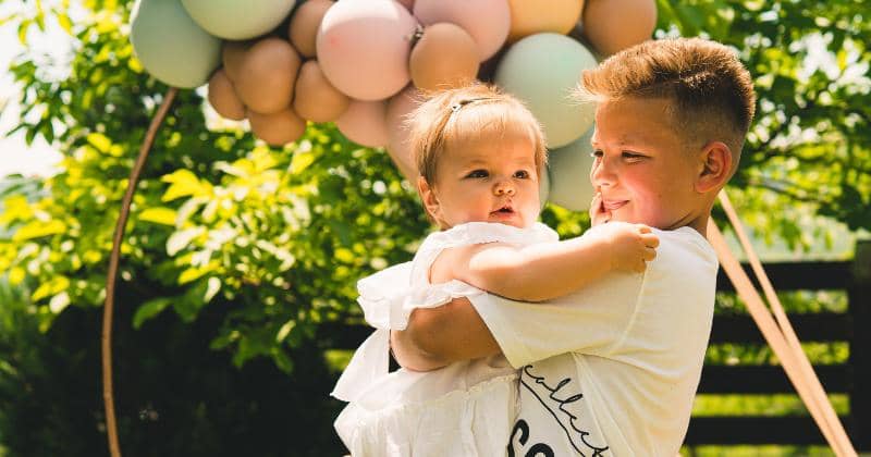 5 Cara Menstimulasi Mirror Neuron agar Anak Lebih Berempati