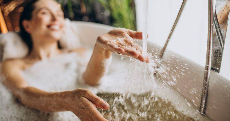 12 Rekomendasi Sabun Mandi yang Nggak Bikin Kulit Kering