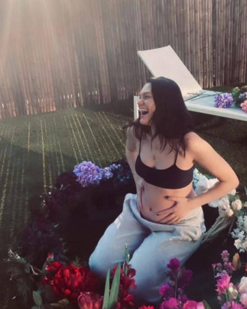 Instagram.com/@jessiej