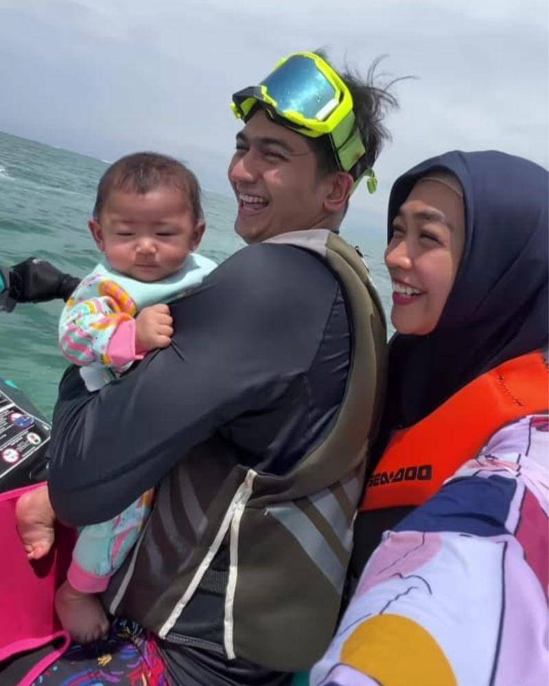 Instagram.com/@riaricis1795