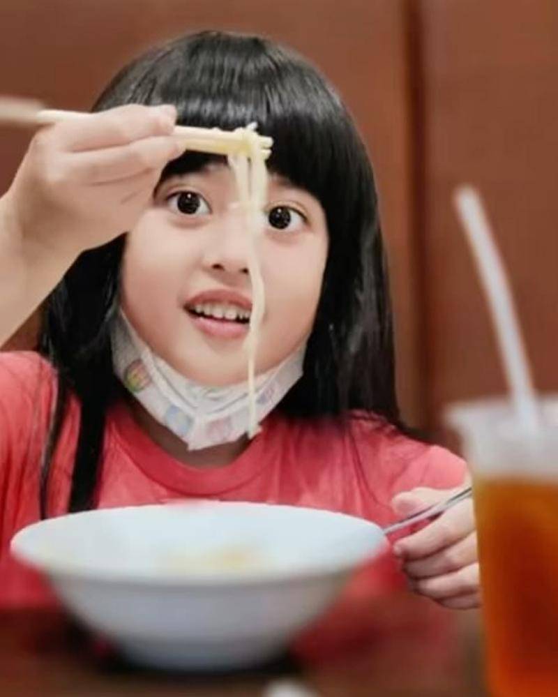 Instagram.com/vaniaathabinaofficial