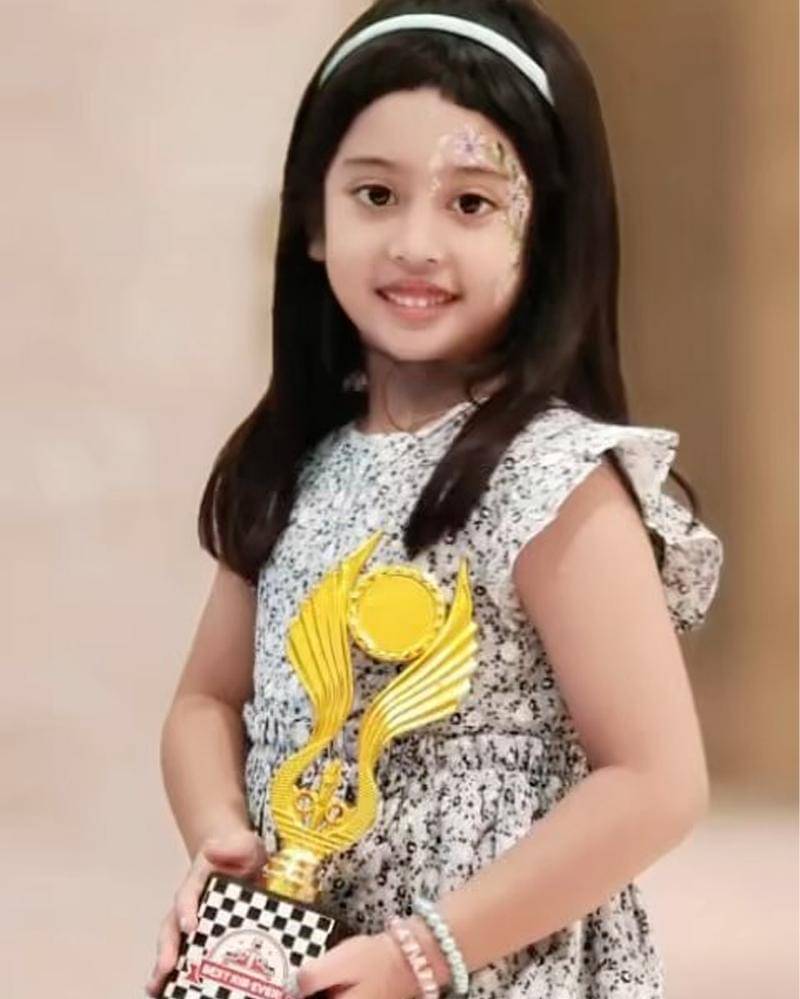 Instagram.com/vaniaathabinaofficial