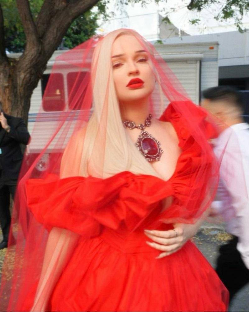 instagram.com/kimpetras