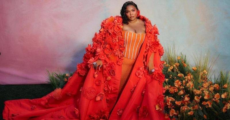 instagram.com/lizzobeeating