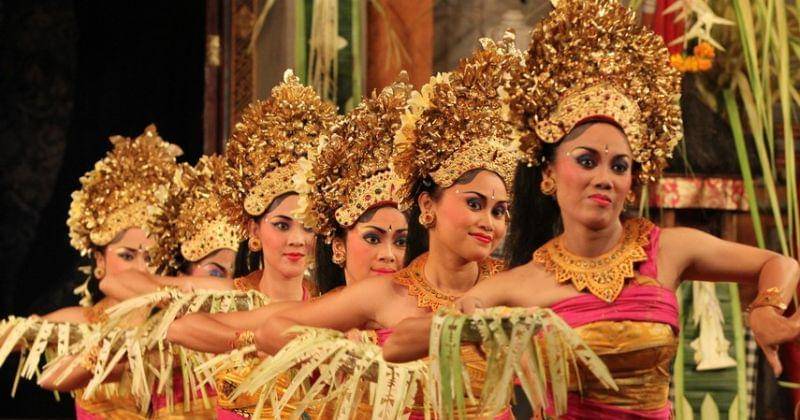 Tari Pendet dari Bali - balitraveldiary.com