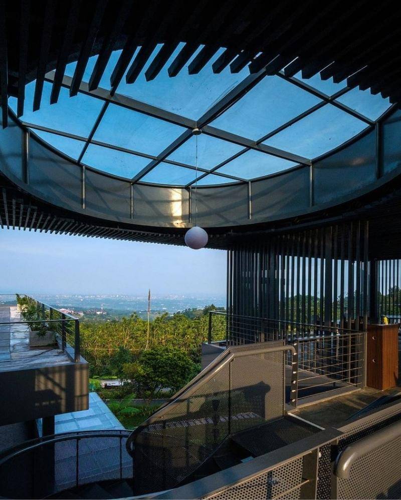 Instagram.com/theupperclift