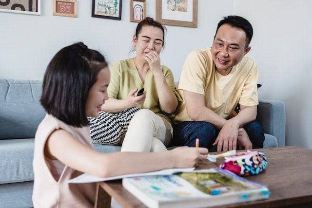 Ajarkan anak berteriak minta tolong dan berani bercerita