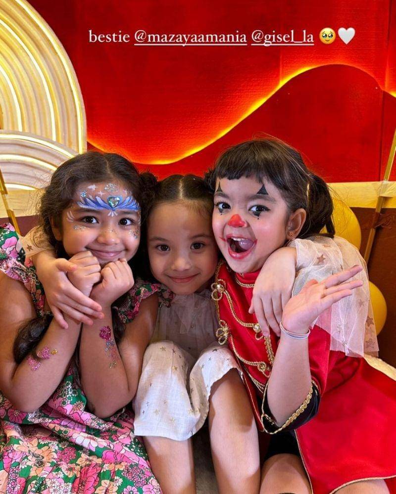 Instagram Story/vickyalaydrus