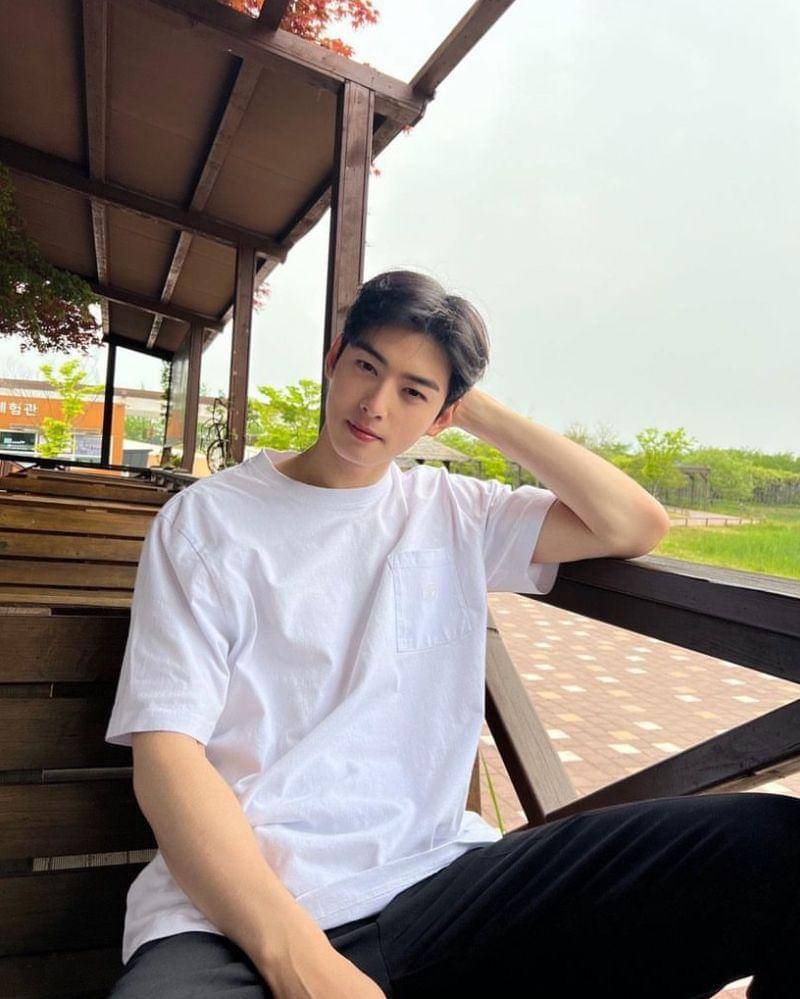 Instagram.com/Eunwo.o_c