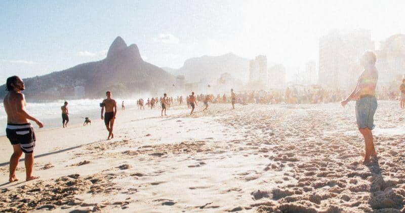 Pantai terbaik - Pantai Ipanema Brazil - Unsplash/Shot by Cerqueira