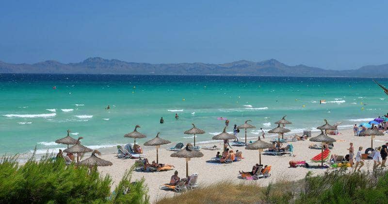 Pantai terbaik - Pantai Playa de Muro Spanyol - Unsplash/Andreas Johansson