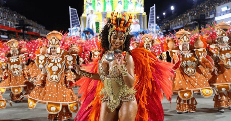 Buvim nabirasi bilan yotdi. Onlayn porno videolarni tomosha qiling.