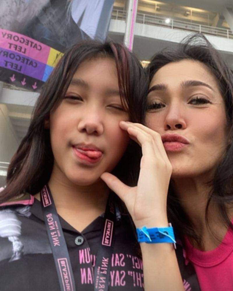 Instagram.com/mieke_amalia