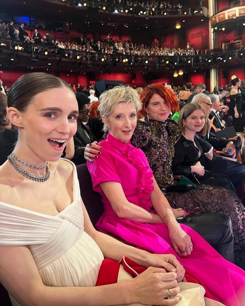 instagram.com/realsarahpolley