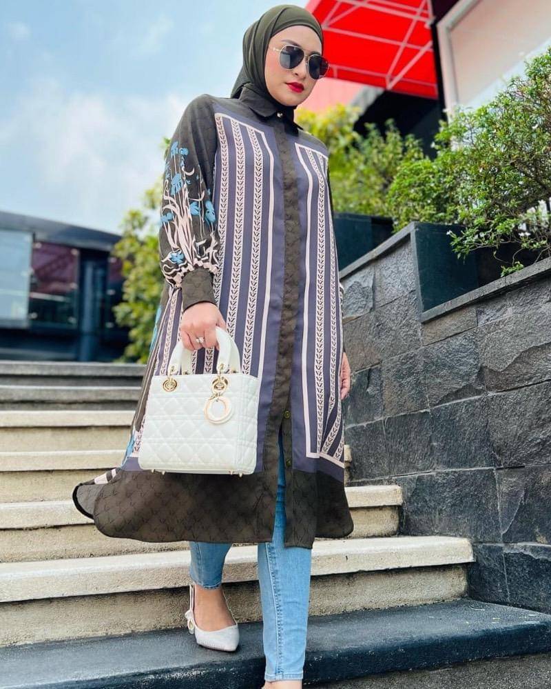 Instagram.com/nathalieholscher