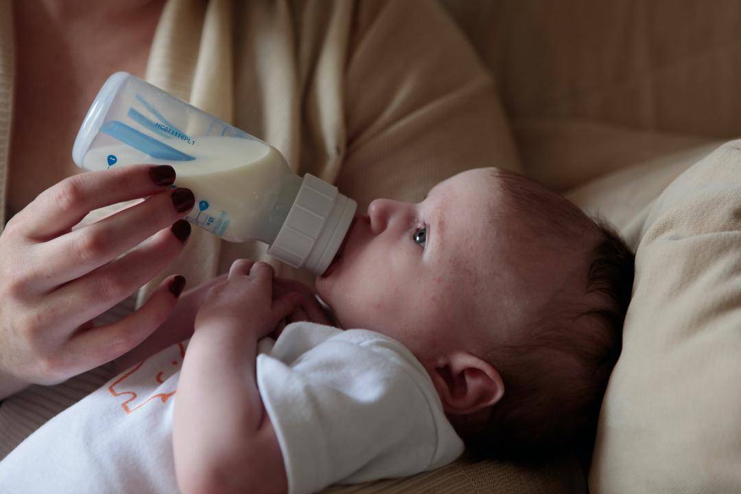 5 Nutrisi Penting bagi Bayi Baru Lahir yang Tidak Mendapatkan ASI