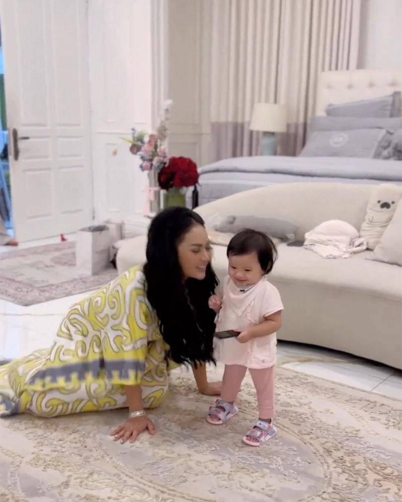 Instagram.com/aurelie.hermansyah