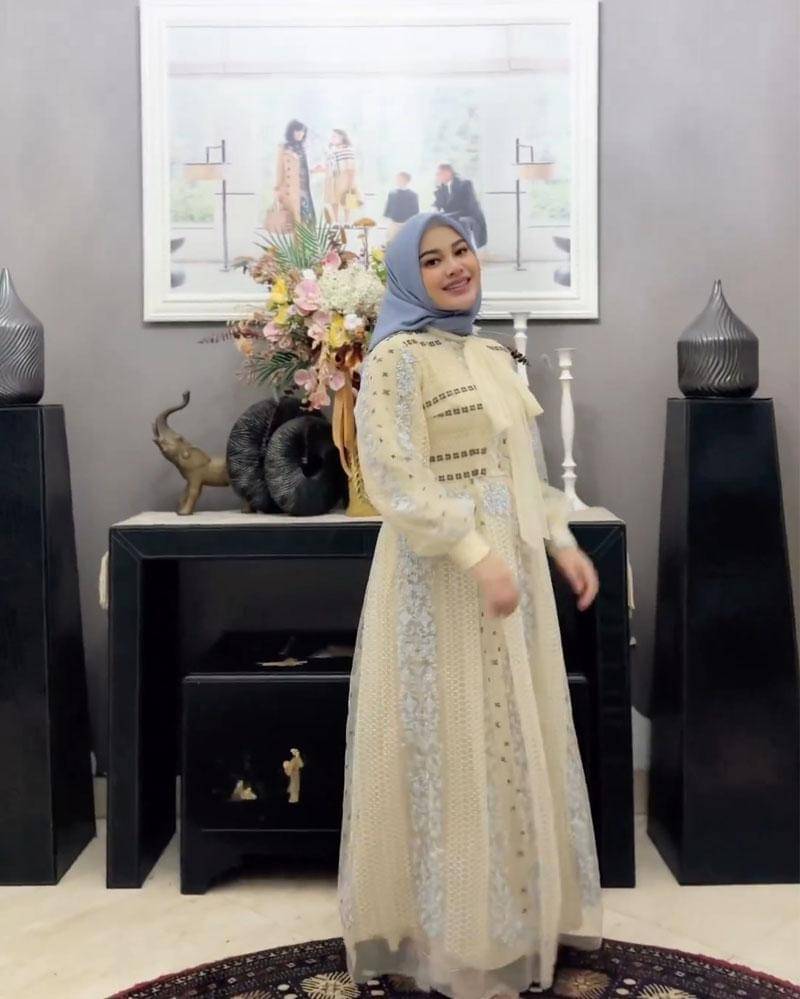 Instagram.com/aurelie.hermansyah